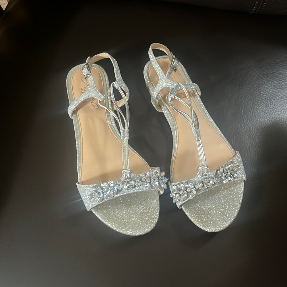Jewel Badgley Mischka Paulina sandal women’s size 6. Worn once. Like new.